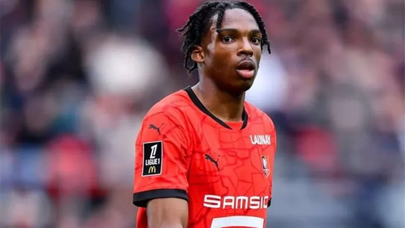 أول صفقات الصيف.. جاكيه يوقع رسميًا مع ليفربول مقابل 60 مليون يورو