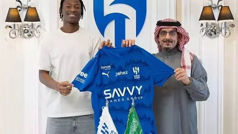 الهلال يعزز صفوفه قبل قمة الأهلي بانضمام قادر ميتي وعودة كوليبالي