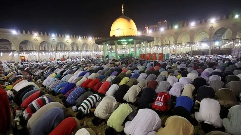 الصلاة والإقامة.. ضوابط استخدام مكبرات الصوت في رمضان| فيديو