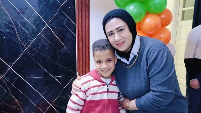 قصر ثقافة المنيا الجديدة ينمي مهارات ذوي الهمم برسم لوحات فنية