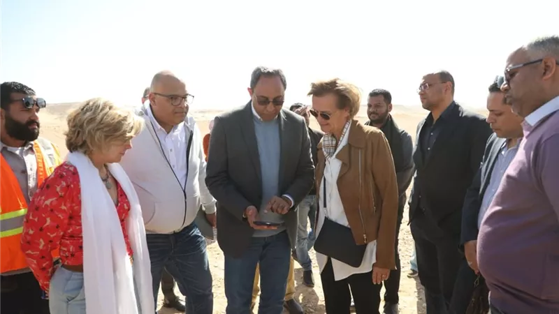 محافظ قنا يستقبل سفيرة الاتحاد الأوروبي لتفقد مشروعات المخلفات الصلبة