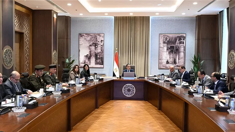 بعد توجيهات الرئيس.. كيف تخطط الحكومة لحماية الأطفال من السوشيال ميديا؟