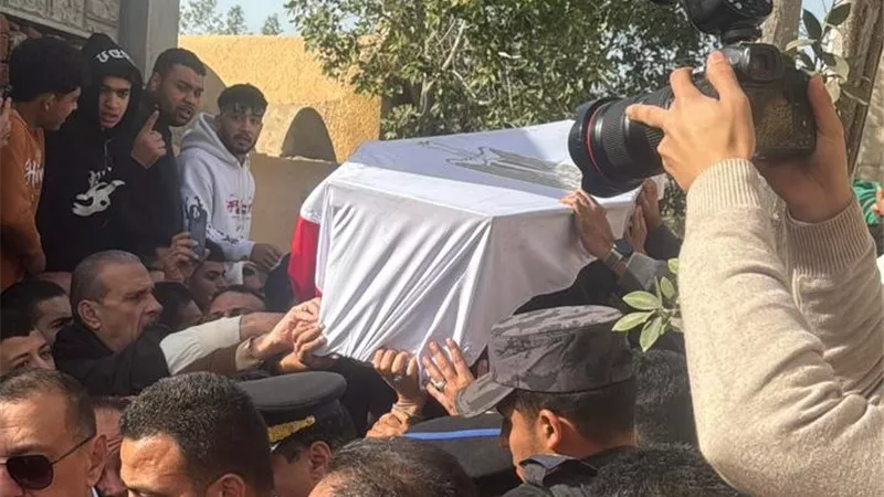 محافظ كفرالشيخ يتقدم الجنازة العسكرية لشهيد الواجب النقيب «عمر معاني» 