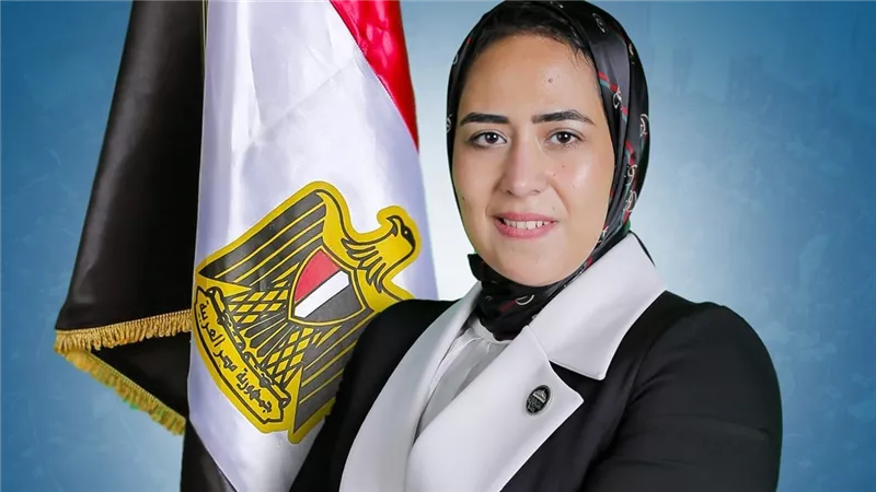   سارة النحاس: آلاف العمال في الإسكندرية والبحيرة خارج مظلة الرعاية الطبية