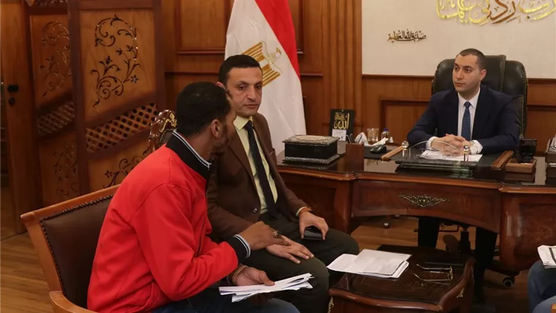 محافظ كفرالشيخ يوجه ببحث عدد من طلبات وشكاوى المواطنين