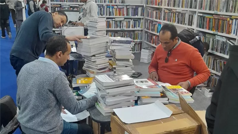 جامعة أسيوط الأهلية تزور معرض الكتاب وتُثري مكتبتها المركزية