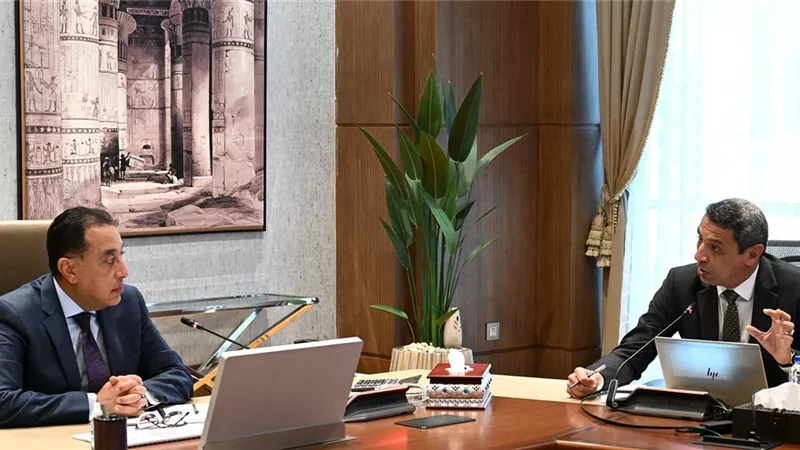 محافظ السويس: إعداد خريطة استثمارية شاملة ولجنة دائمة لدعم المستثمرين 
