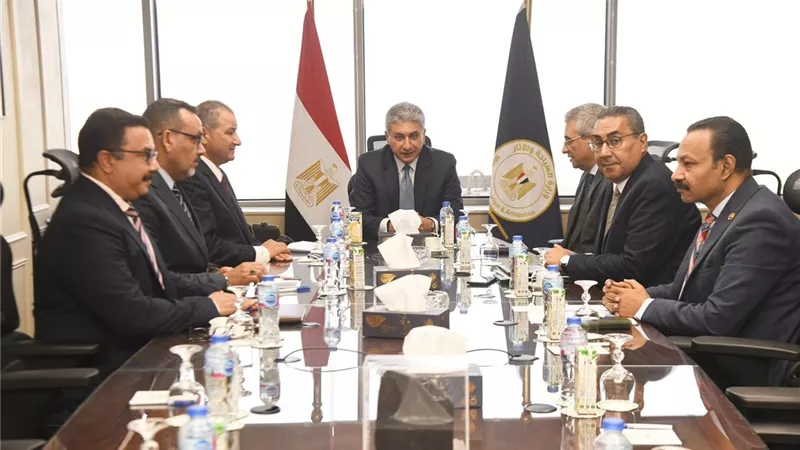 وزير السياحة يناقش خطة العمل الفترة المقبلة بـ«الأعلى للآثار»