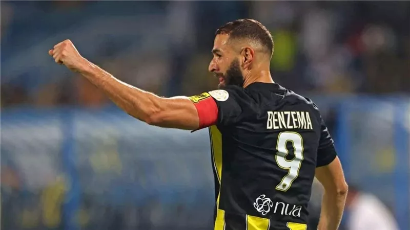 بنزيما يقترب من «هاتريك» سادس أمام ضمك في دوري روشن