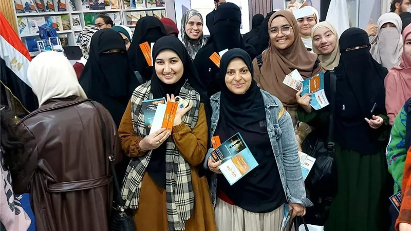 زيارة وفد من طلاب كلية دار العلوم لمعرض القاهرة الدولي للكتاب
