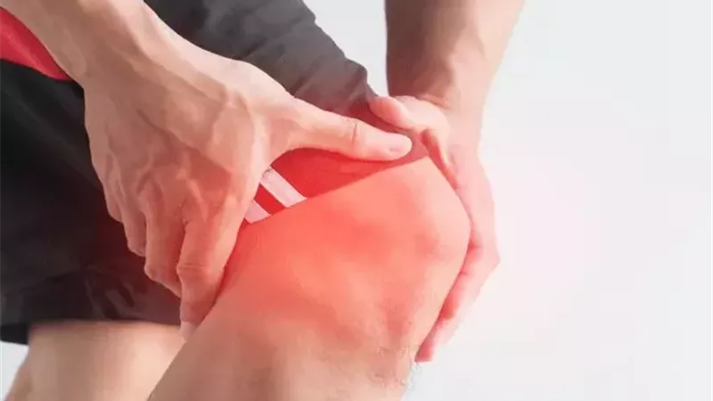 ما سبب ازدياد آلام الركبة ليلًا؟.. تعرف على الأسباب وطرق التخفيف