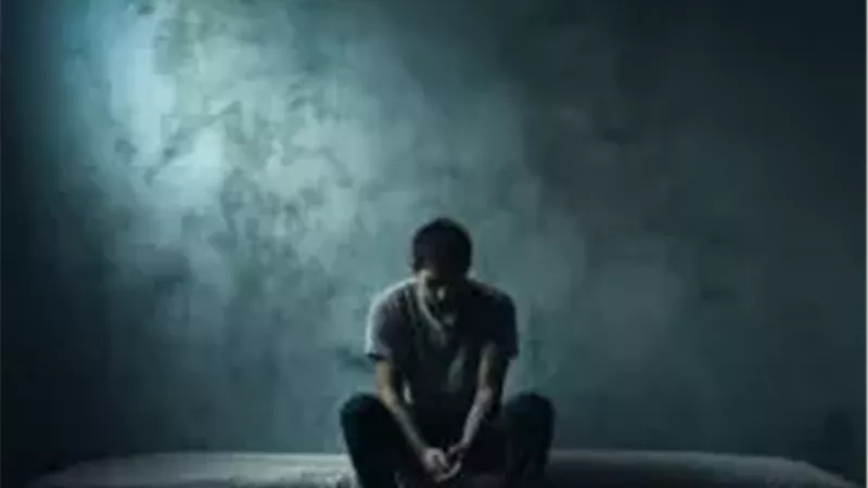 حزن عابر أم اكتئاب؟.. متى يصبح الحزن الطويل مشكلة نفسية تستدعي العلاج؟