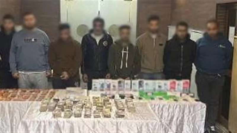 حبس 10 متهمين 4 أيام بتهمة النصب على المواطنين عبر تطبيق إلكتروني