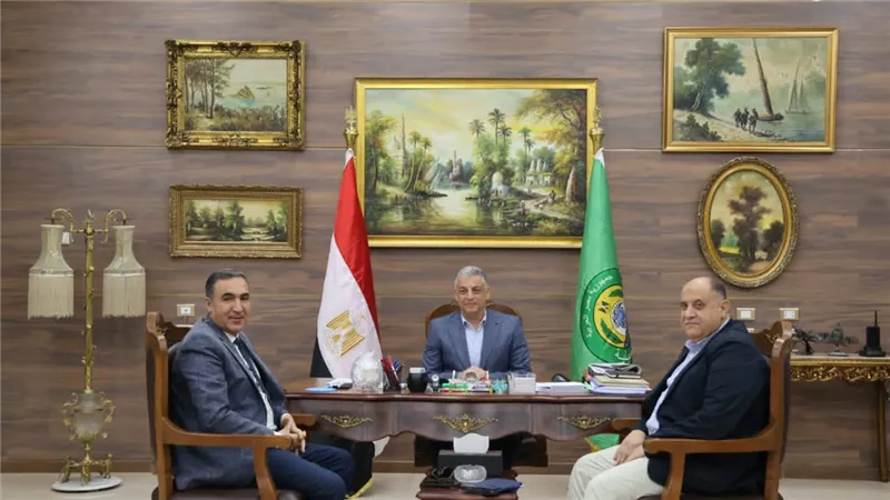 محافظ الإسماعيلية ينافش مع الطب البيطري إقامة مأوى للكلاب الحرة 