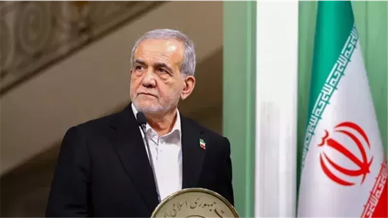 الرئيس الإيراني يدعو للوحدة ونبذ المواجهة