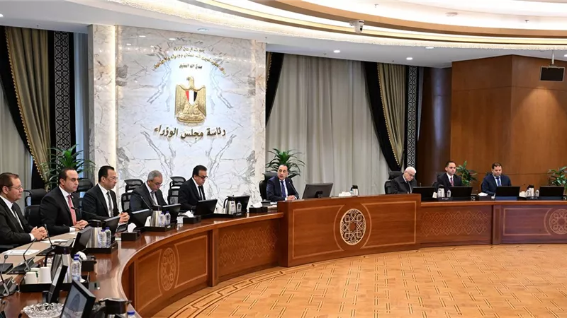 رئيس الوزراء يشدد على الالتزام بجدول ميكنة التأمين الصحي الشامل