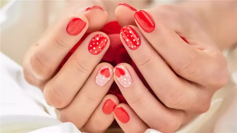 مع اقتراب عيد الحب.. إليك أفكار عصرية لتزيين الأظافر
