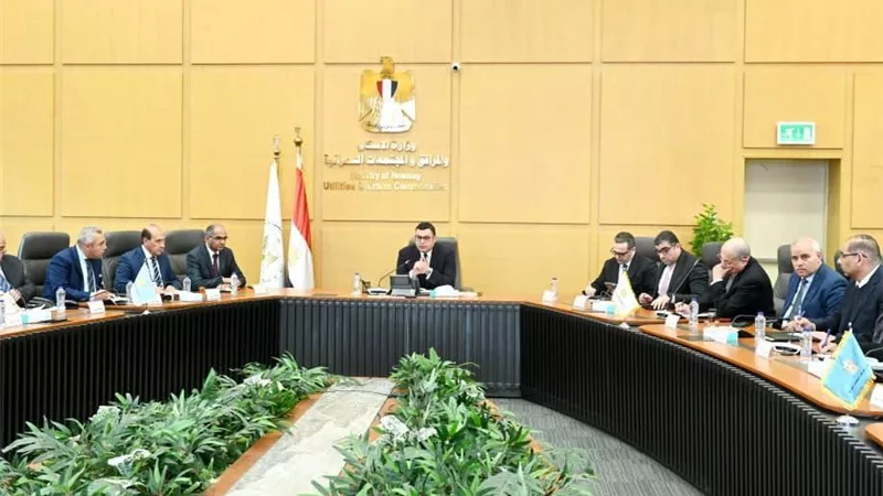 وزير الإسكان يشدد على الإصلاح الهيكلي ودعم الكوادر وتعزيز التحول الرقمي