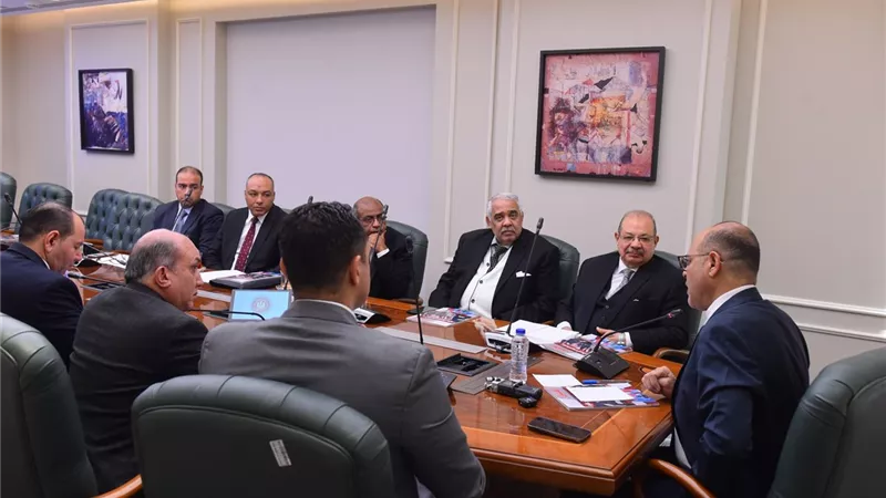 وزير العمل يلتقي وفدا من شعبة شركات إلحاق العمالة المصرية بالخارج