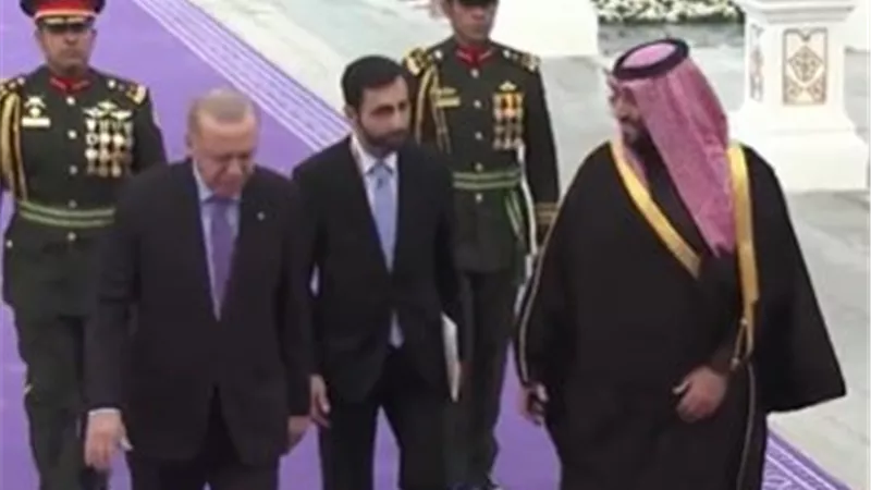 ولي العهد السعودي يستقبل الرئيس التركي في قصر اليمامة|فيديو