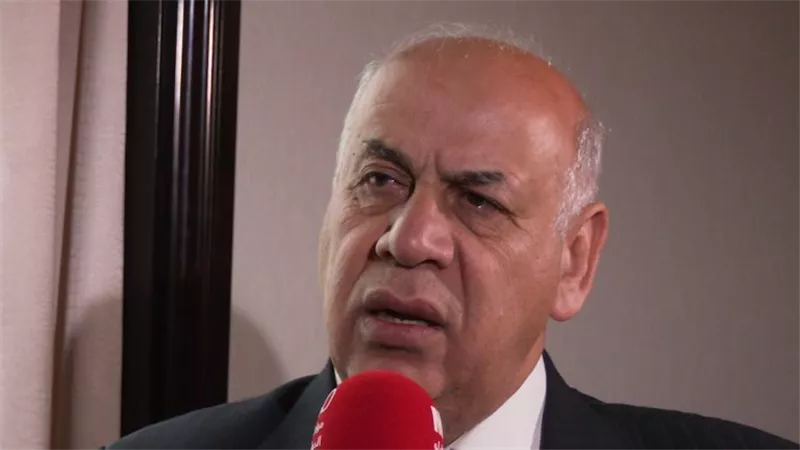 رئيس الحكومة العراقية يقيل وزير التعليم.. والسبب «لسه طالب»