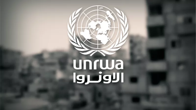 فلسطينيون يعتصمون أمام مقر أونروا في لبنان بعد خفض رواتب الموظفين