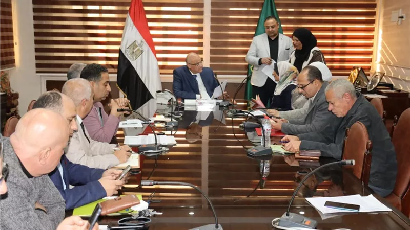 محافظ القليوبية يعقد اللقاء الجماهيري الأسبوعي بالديوان العام لحل المشكلات