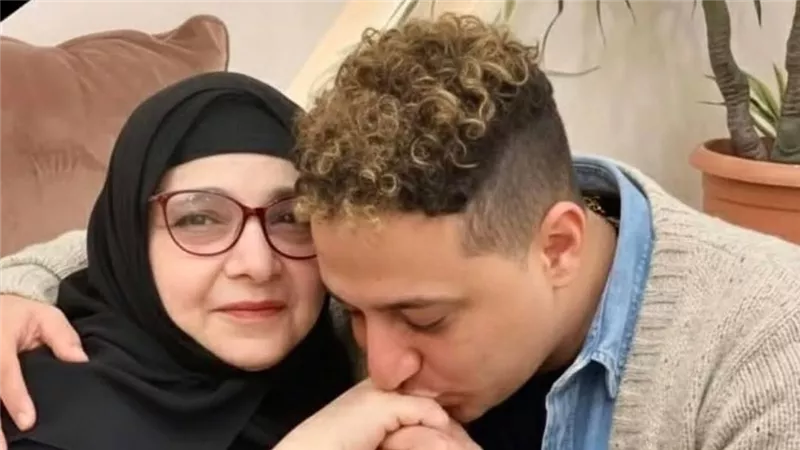 رضا البحراوي بعد رحيل والدته: «في حاجة ناقصة مهما ضحكت»