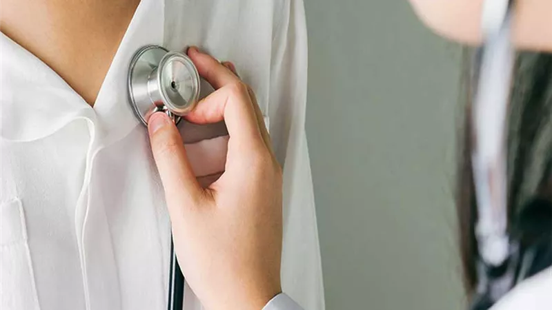 الصحة: المتابعة الدورية للكشف المبكر عن أورام الثدي ضمان حقيقي لصحة المرأة