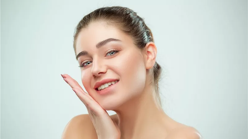 لبشرة متوهجة قبل عيد الحب.. اتبعي هذه الخطوات