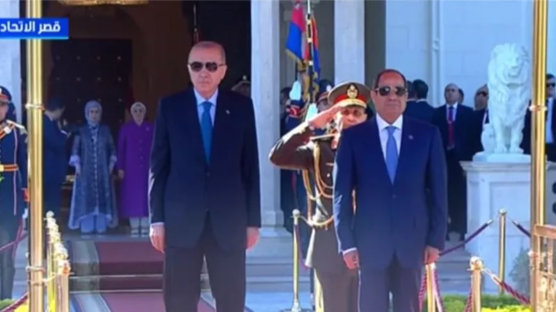 باحث سياسي: زيارة أردوغان للقاهرة «ضبط مصنع» لموازين القوى بالشرق الأوسط