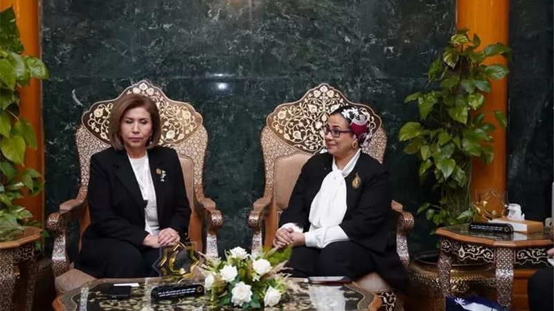 رئيسة 