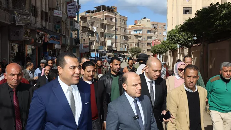 محافظ كفرالشيخ يتفقد شوارع وميادين فوّه لمتابعة المرافق والخدمات