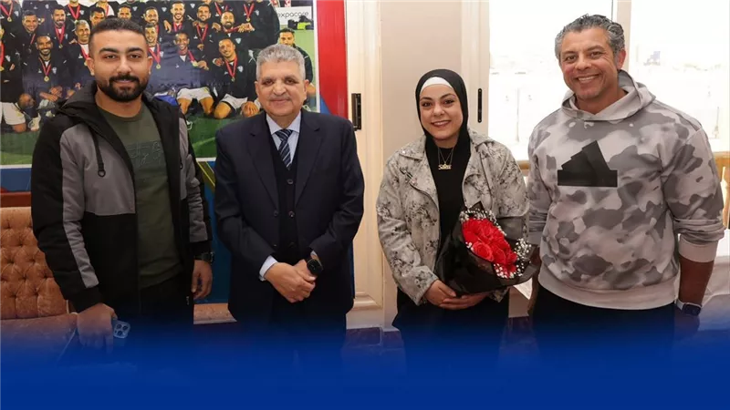 أسامة ربيع يكرم فريق الهوكي بنادي بورفؤاد الرياضي بعد تتويجه بأفريقيا