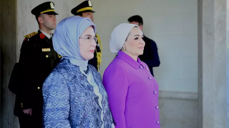 السيدة انتصار السيسي ترحب بسيدة تركيا الأولى
