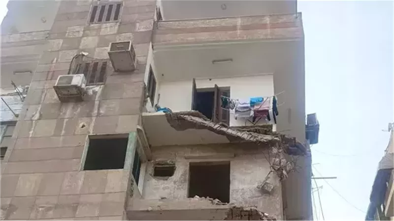إصابة سيدة وطفل إثر انهيار جزء منزل ببني مزار شمال المنيا