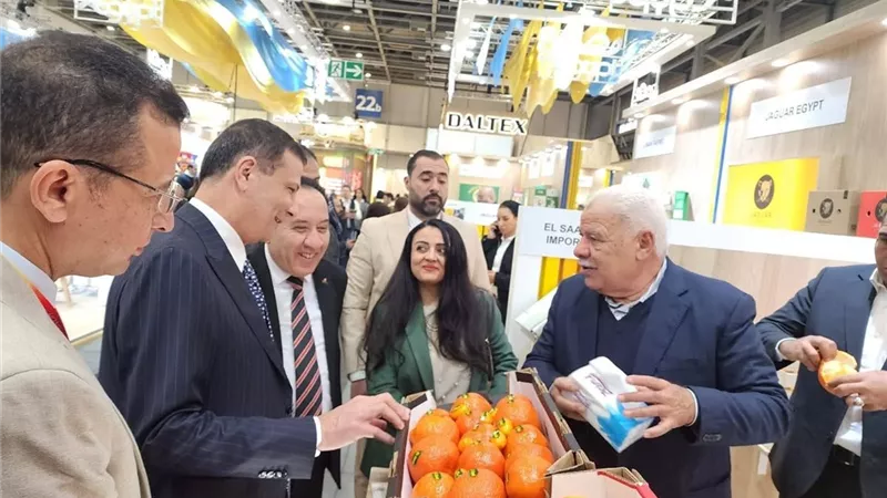 بمشاركة 99 شركة.. وزير الزراعة يفتتح الجناح المصري بمعرض 