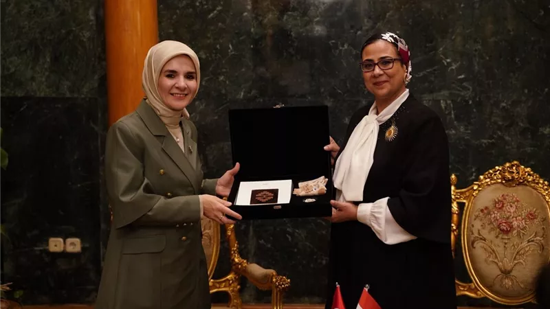 رئيسة 
