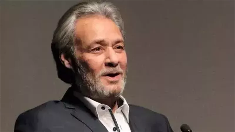 ذكرى ميلاد فاروق الفيشاوي.. حاوي السينما المصرية الذي عاش كما يريد 