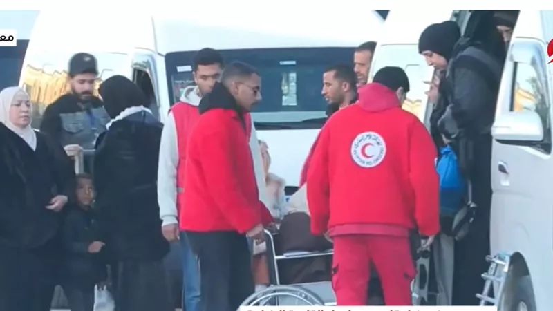 عودة الدفعة الرابعة من المصابين الفلسطينيين إلى غزة عبر معبر رفح| فيديو