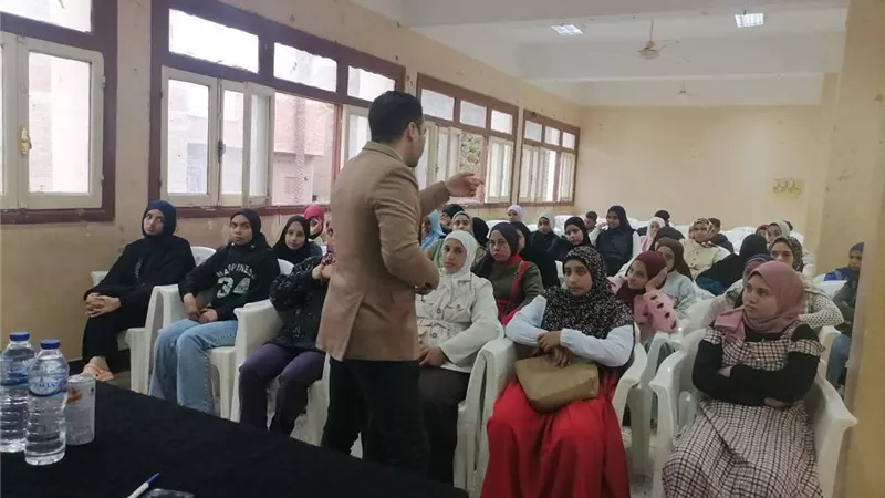 شباب أسيوط تنظم لقاء حول المواطنة والتنشئة السياسية لأعضاء برلمان الشباب 