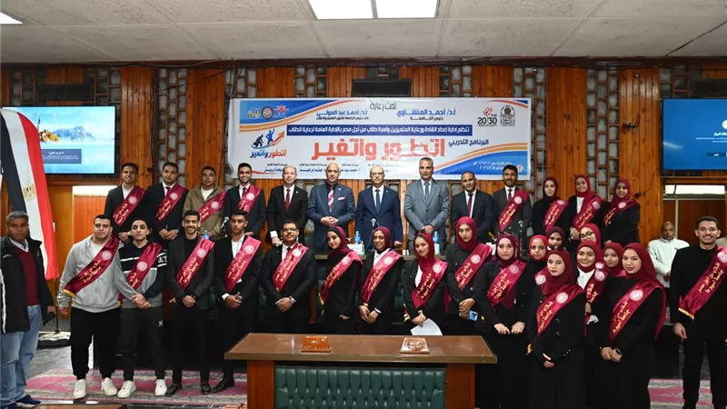 رئيس جامعة أسيوط يشهد ختام البرنامج التدريبي «اتطوّر واتغيّر»