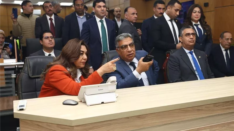 وزيرة التنمية المحلية تتفقد مركز الشبكة الوطنية للطوارئ بالدقهلية