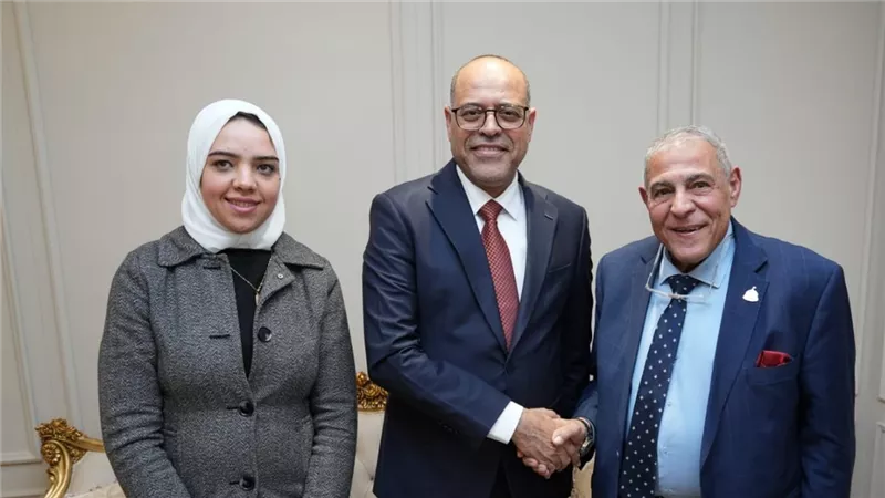 وزير العمل يبحث مع أعضاء النواب والشيوخ عدة ملفات