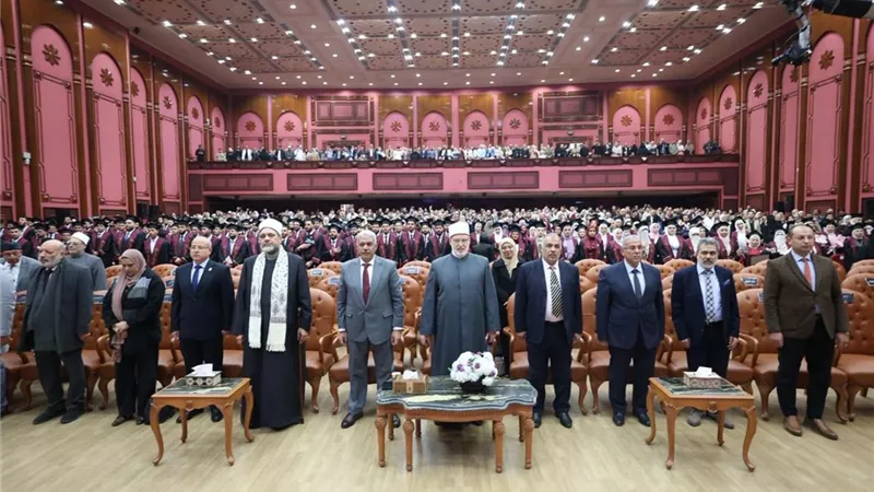 الضويني في حفل تخرج 
