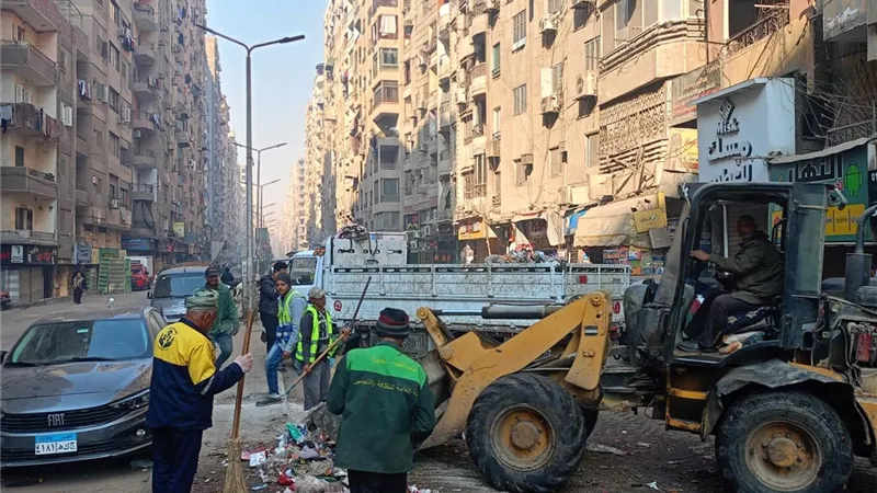 محافظة الجيزة تزيل أكبر بؤرة «فرّيزة» بشارع عمرو بن العاص بفيصل