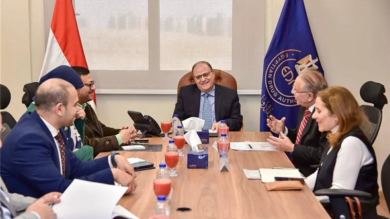 رئيس هيئة الدواء المصرية يبحث مع ممثلي شركة «إيبيكو» تعزيز التعاون