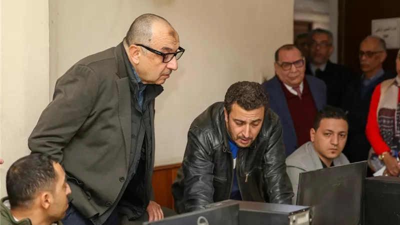 وزير قطاع الأعمال يتفقد شركة «شيني» ويشدد على تطوير الإنتاج والتسويق