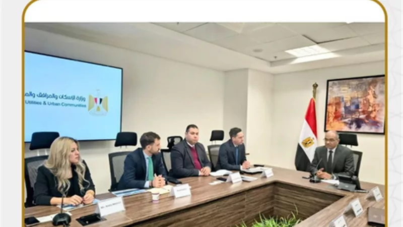 نائب وزير الإسكان يبحث شراكة إماراتية إسبانية لإنشاء محطات تحلية مياه