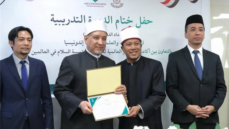  أكاديمية الأزهر تختتم دورة التأصيل اللغوي ومنهجية الفهم الشرعي